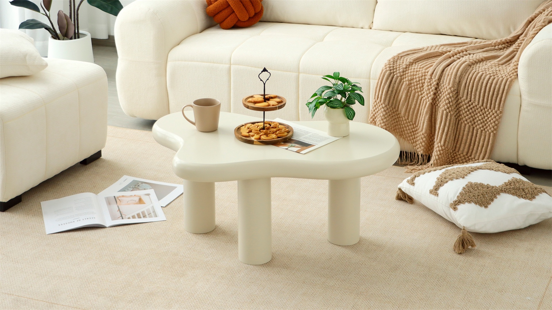 展示アウトレット品 CRASH GATE ROSY COFFEE TABLE Rosie Coffee Table W/ Ottoman | August Haven